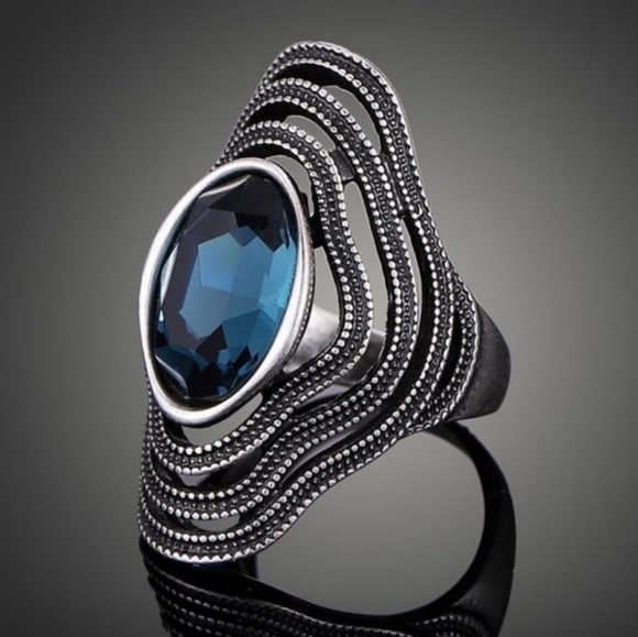 Jewelry - 💥Sapphire Vintage Style Oval Statement Ring